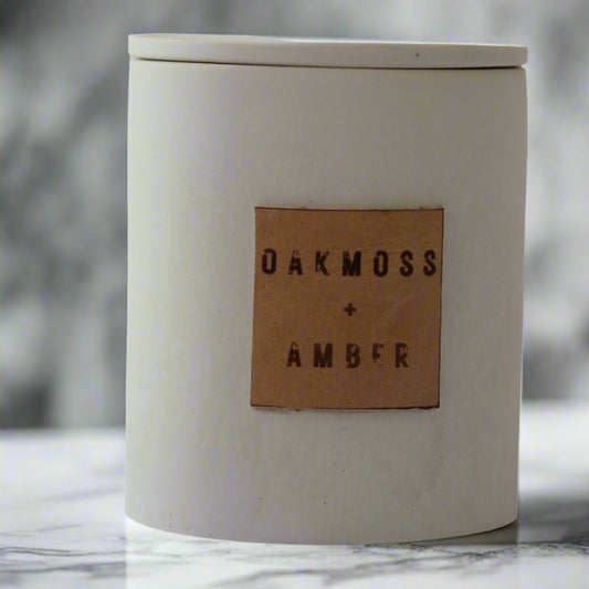 Oakmoss and amber candle